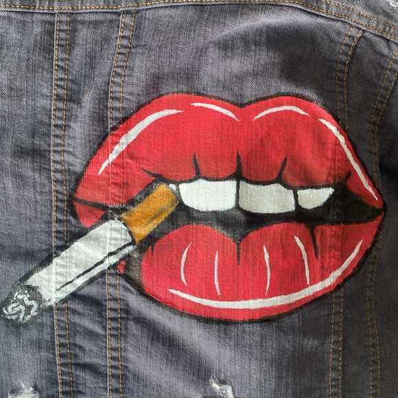 FABULOUS Hand Painted Upcycled Jean Jacket in Size Large. Distressed w/Studs. - Picture 3 of 12